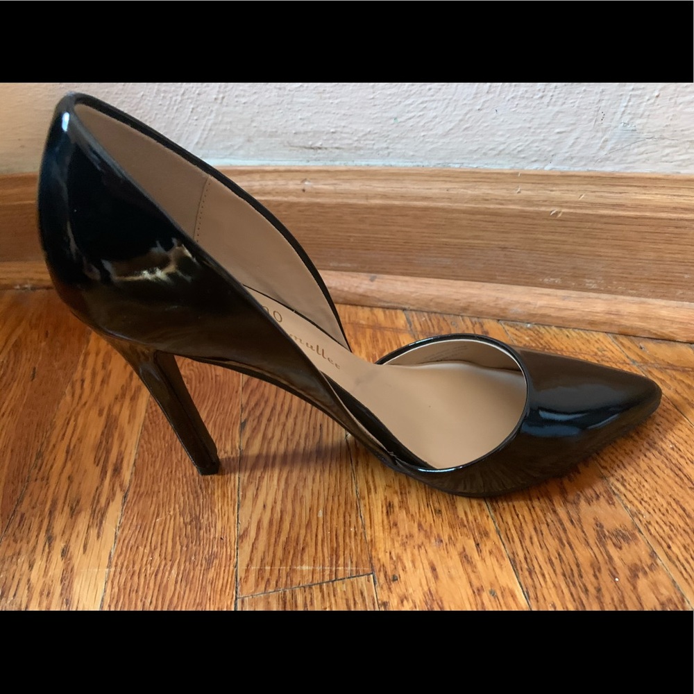 7.5 Black Patent Ann Marino pumps